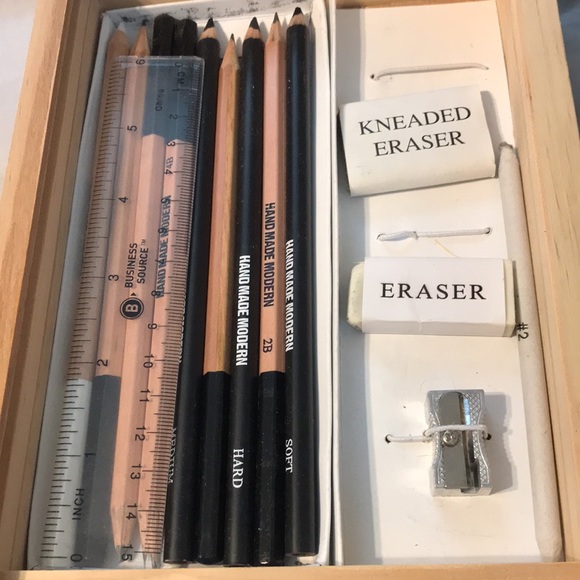 Kid’s Drawing Kit with wooden box - Picture 7 of 7